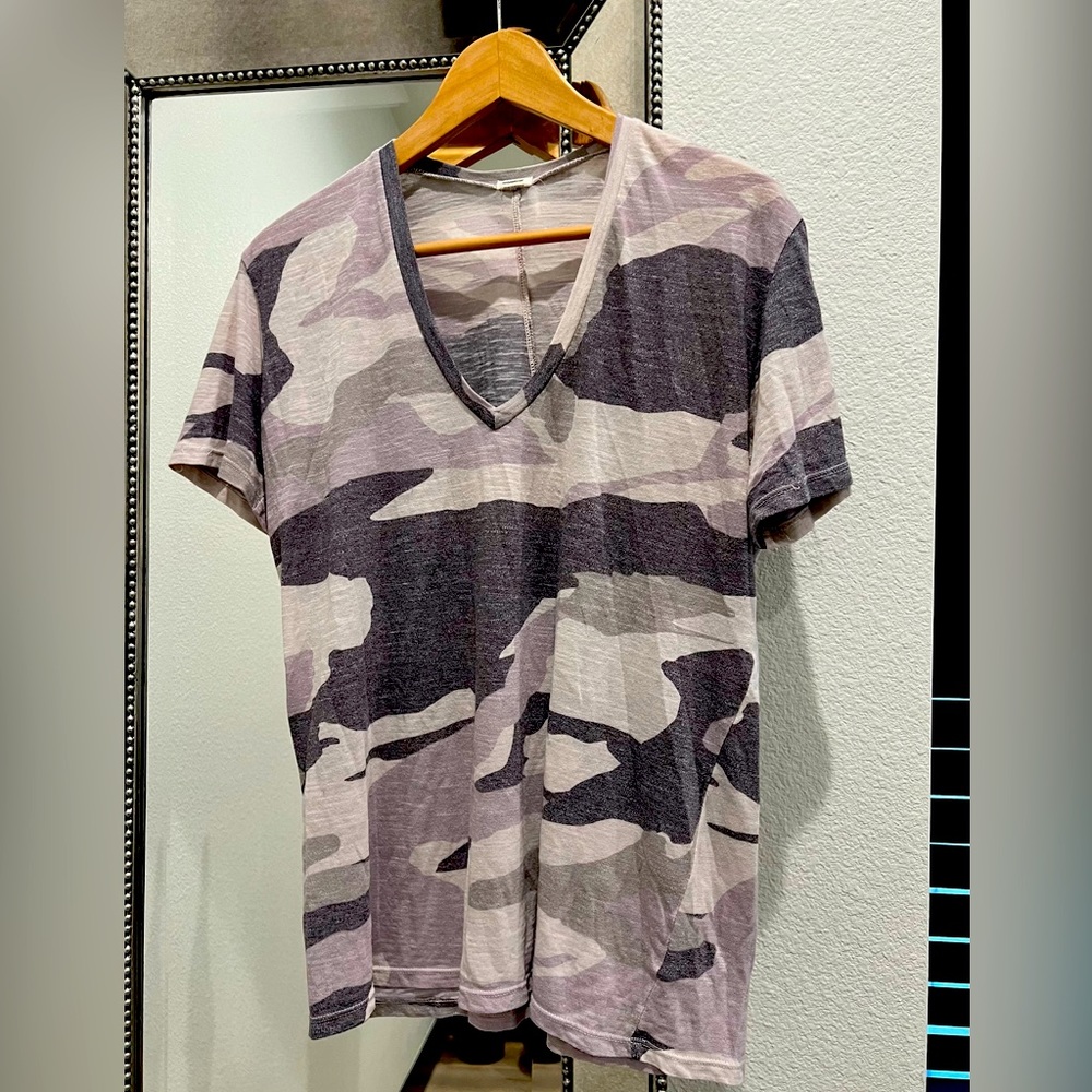 MONROW CLASSIC CAMO V NECK SIZE: L COLOR: PINK/GREY (shirts sold separately)